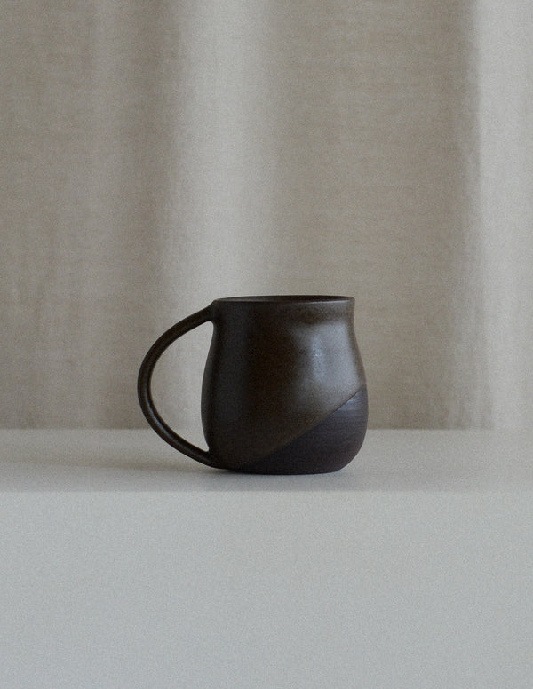 Curve Mug in Dark Chocolate